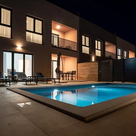 Silver Moon Villa