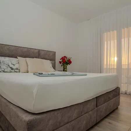 Silver Moon Villa *